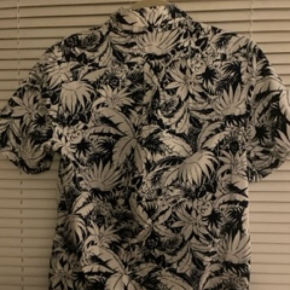 Vineyard Vines Men/s Slim Fit Whale Sleeve Button Down Shirt XS